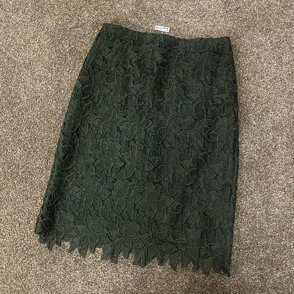 Ann Taylor skirt. Size 4. Great condition